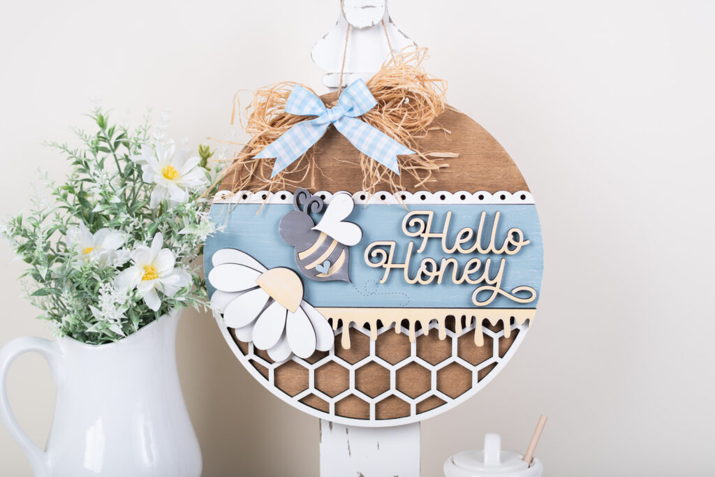 Honey Bee Door Hanger Tiutorial
