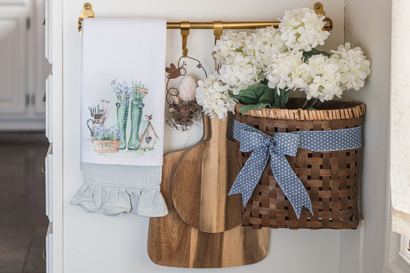 Garden kitchen styled after a kitchen towel bar.