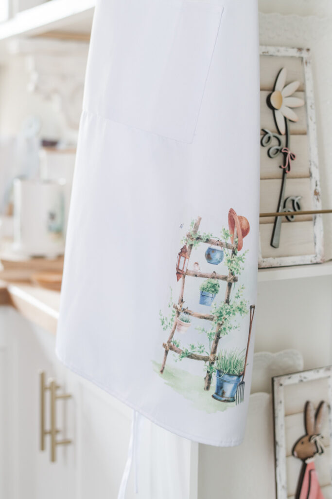  Garden design in the bottom corner of an apron