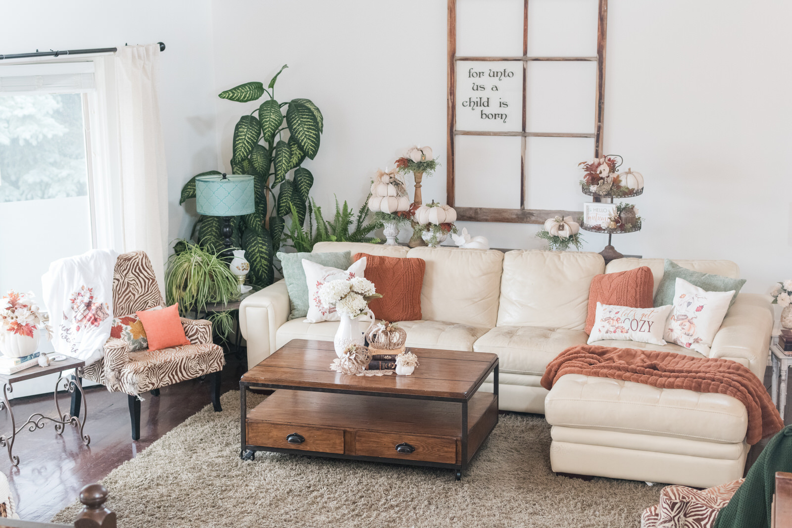 fall living room decorated for fall with vintage heirlooms and thrifted finds