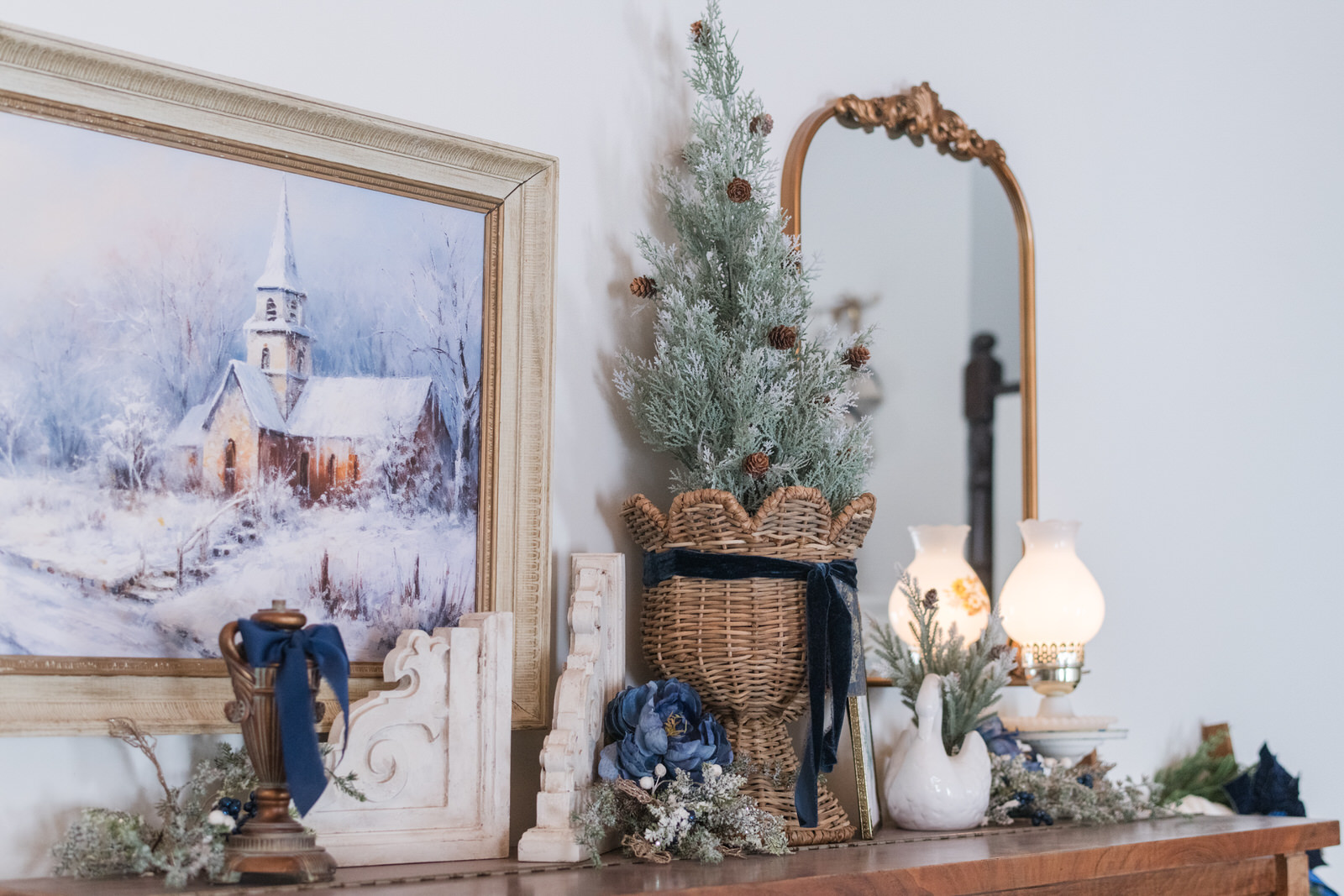 Christmas decor on a piano that can be styled on a mantle